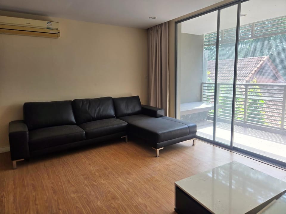 Seating area, air conditioner