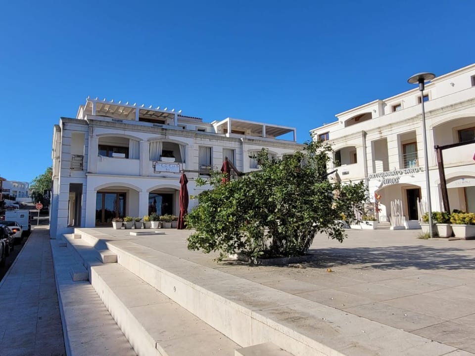 Property building, Day, Street view