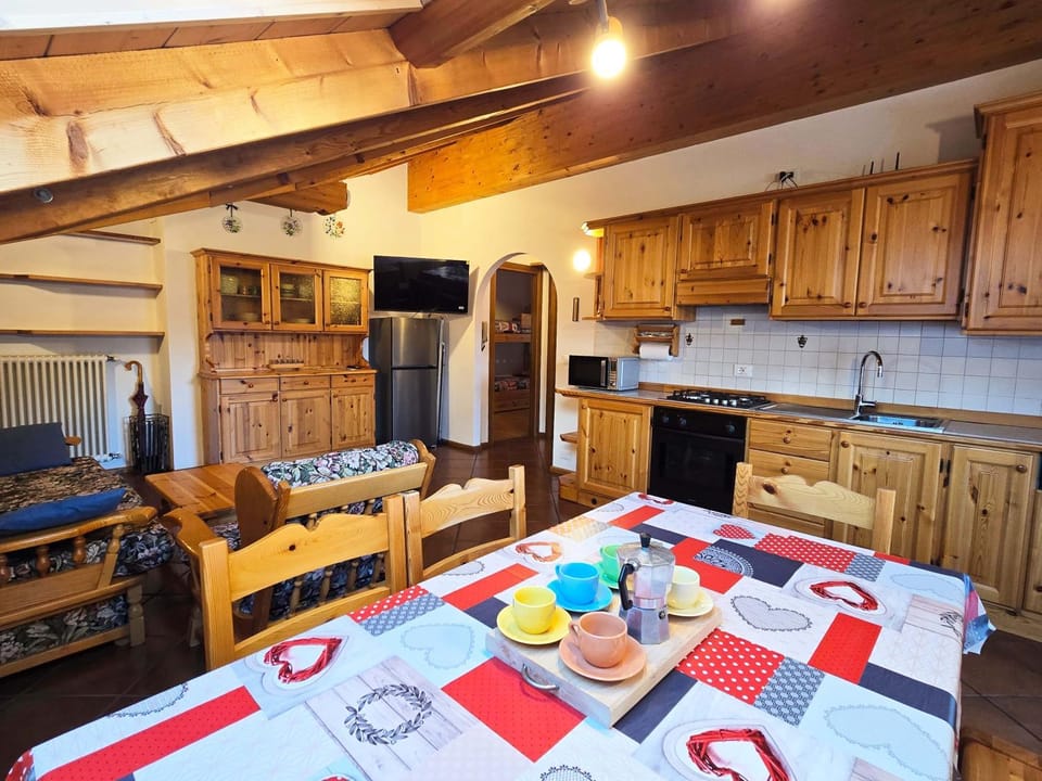 Living room, Dining area, dishwasher, oven, stove