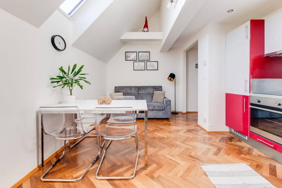 Kitchen or kitchenette, Living room, Seating area, Dining area, oven, stove