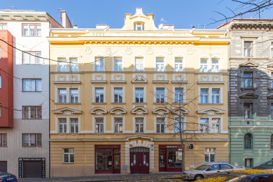 Property building, Day, Location