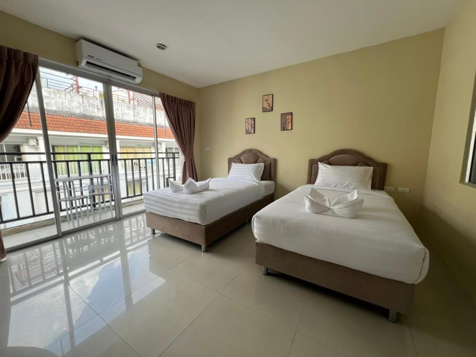 Bed, Balcony/Terrace, towels