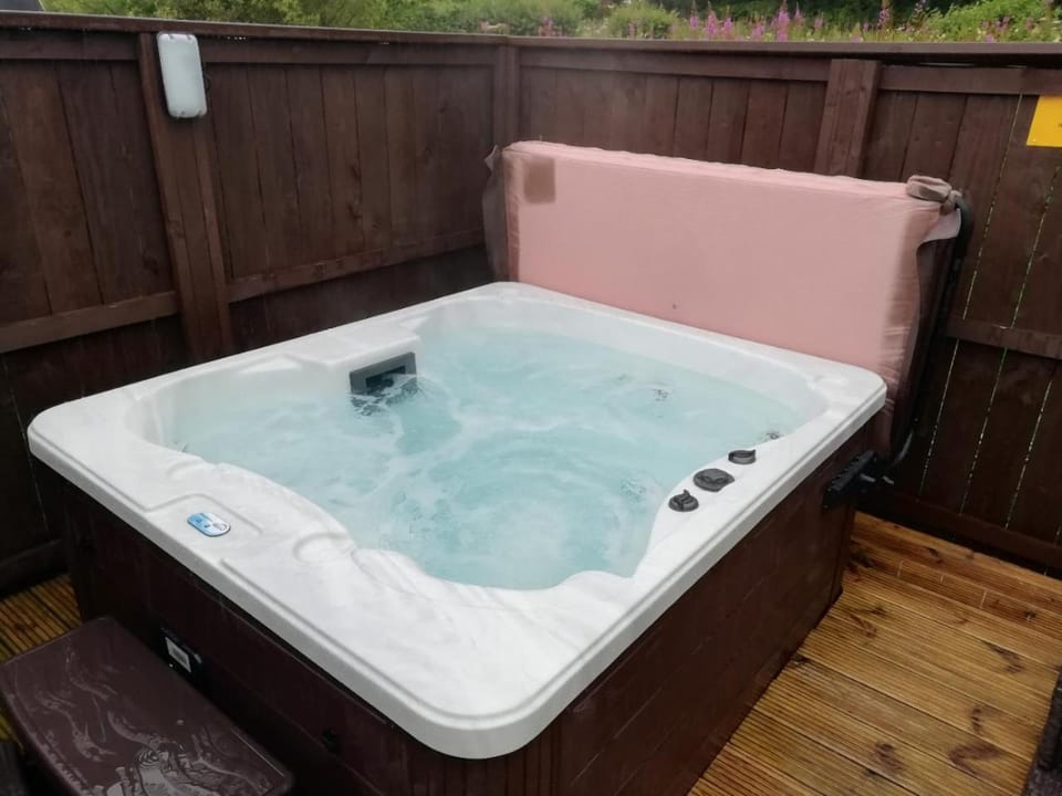 Hot Tub, Hot Tub