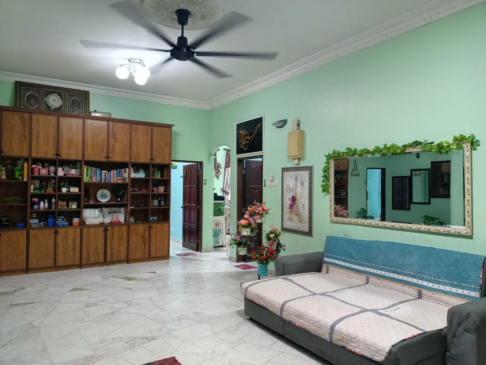 Communal lounge/ TV room, Family