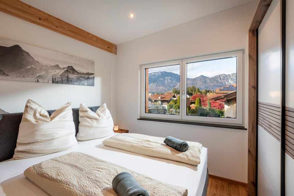 Bed, Photo of the whole room, Bedroom, Mountain view