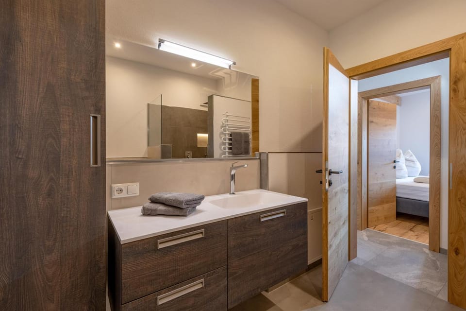 Shower, Bathroom, towels