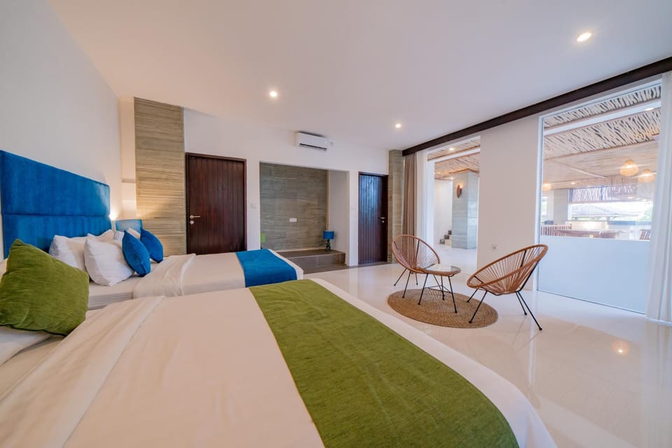 Bed, Photo of the whole room, Seating area