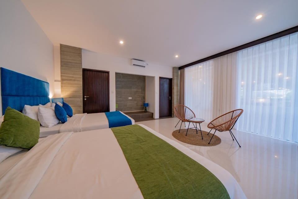 Bed, Seating area, Bedroom, air conditioner