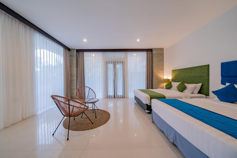 Bed, Photo of the whole room, Seating area, Bedroom