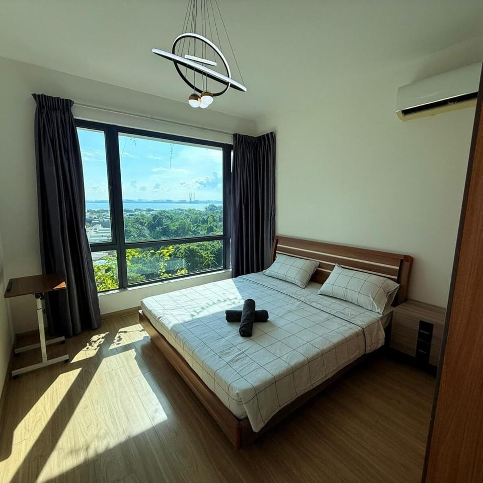 Regalia Park Block B Sea View 2B2R 6 Pax Apartment in Johor