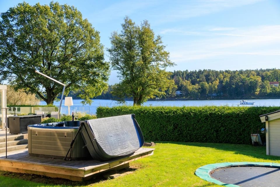 Luxury villa with spa and private lake Villa in Solna