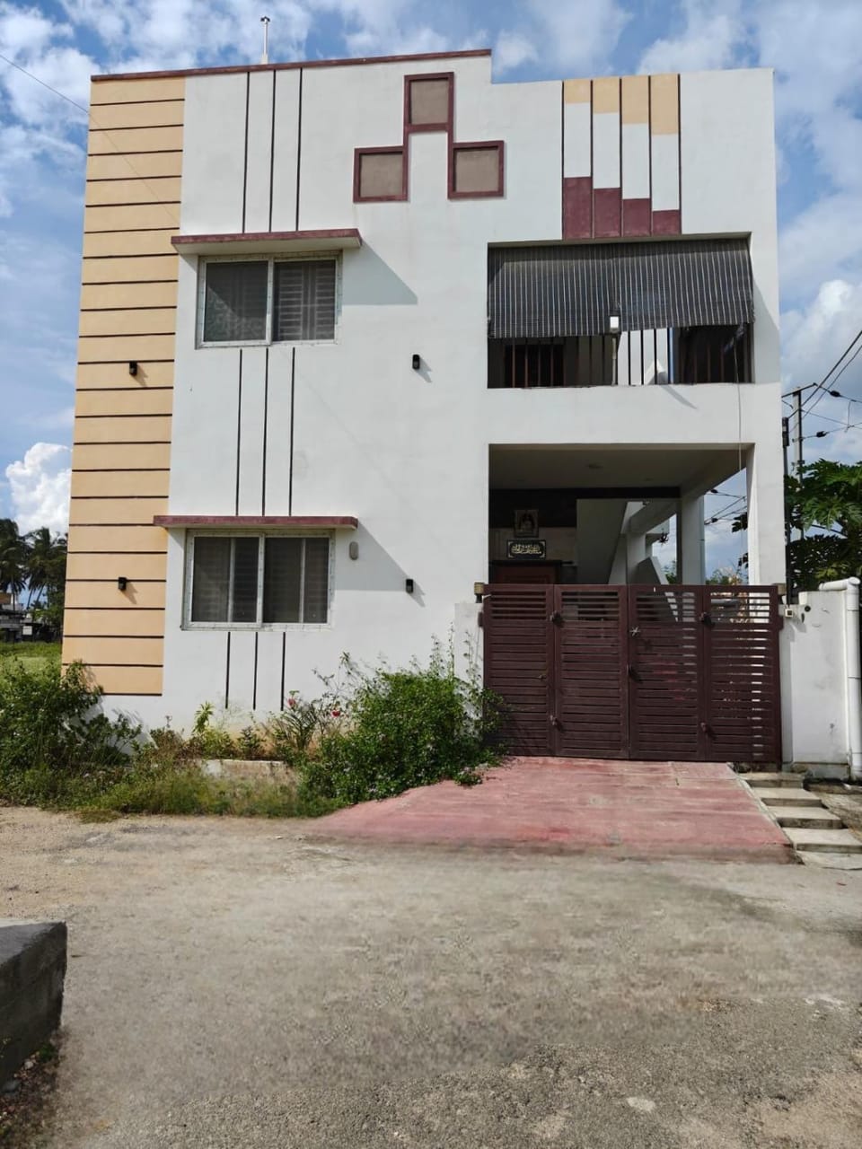 Serene 2BHK stay with balcony & breezy terrace House in Coimbatore