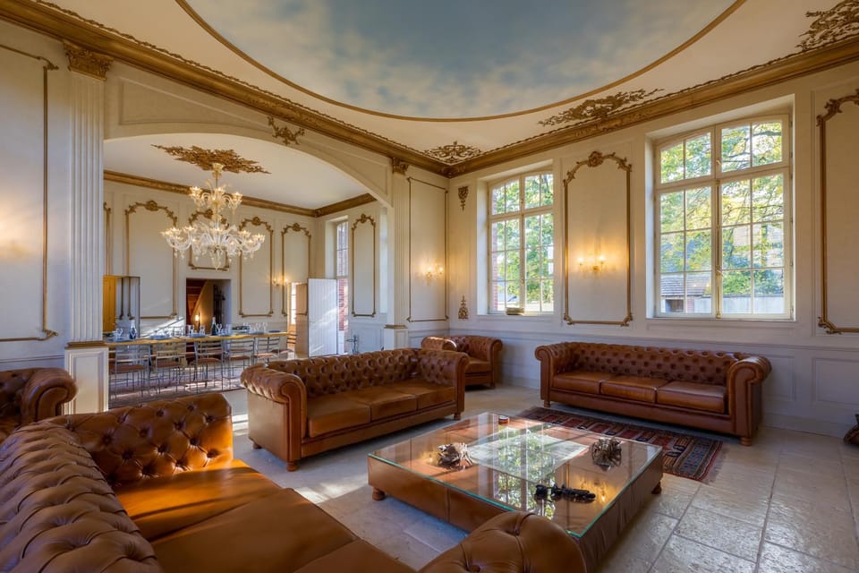 Living room, Seating area