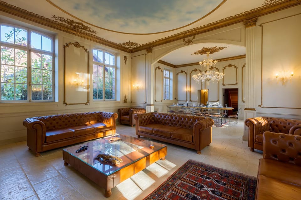 Living room, Seating area