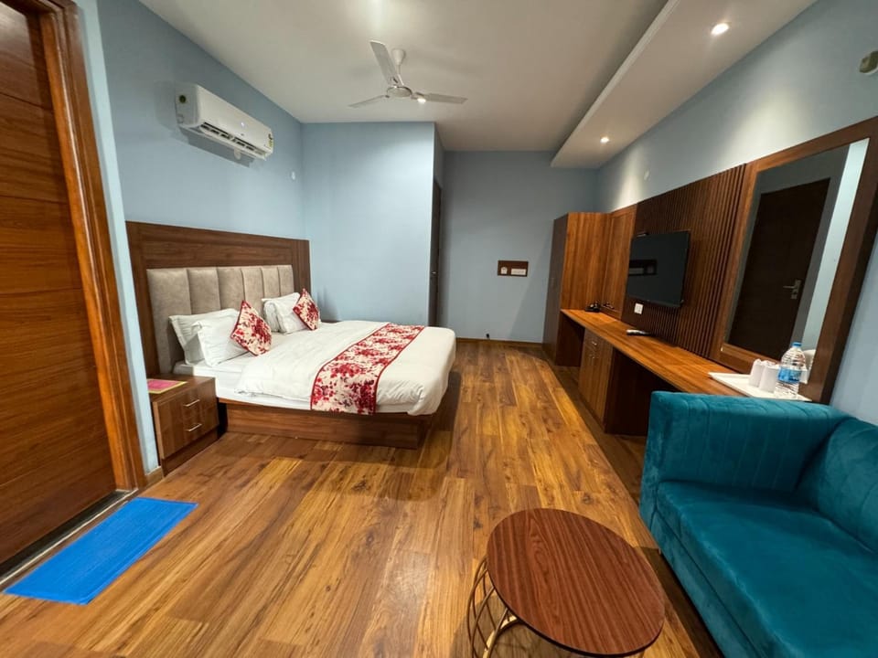 Photo of the whole room