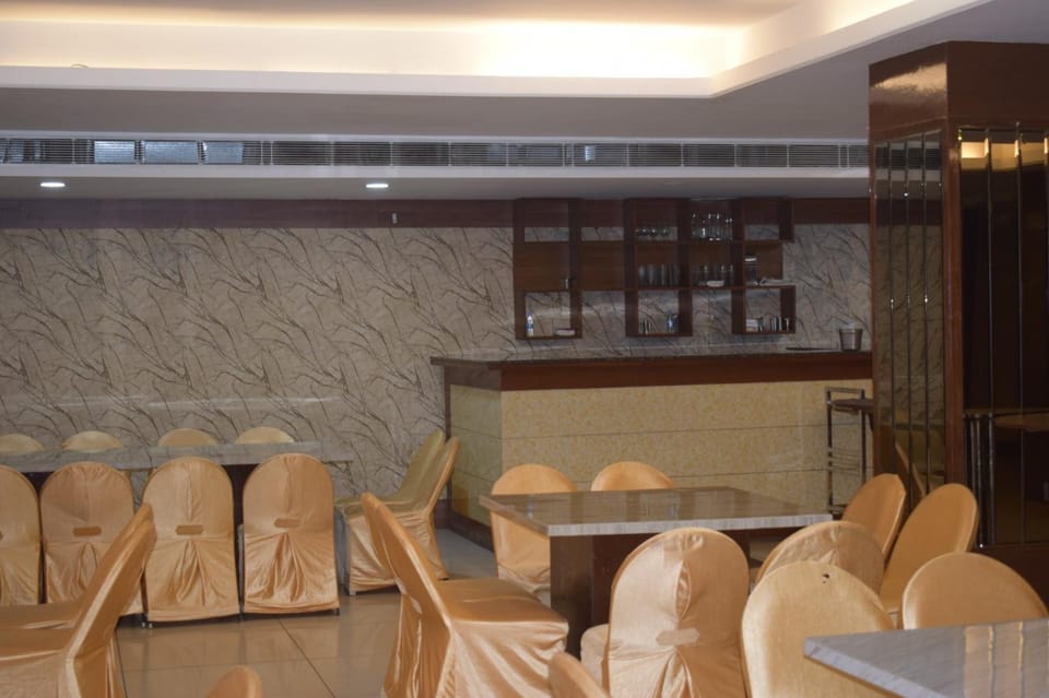 Restaurant/places to eat, Lounge or bar