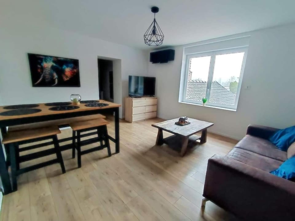 Communal lounge/ TV room, TV and multimedia, Living room, Seating area, Dining area