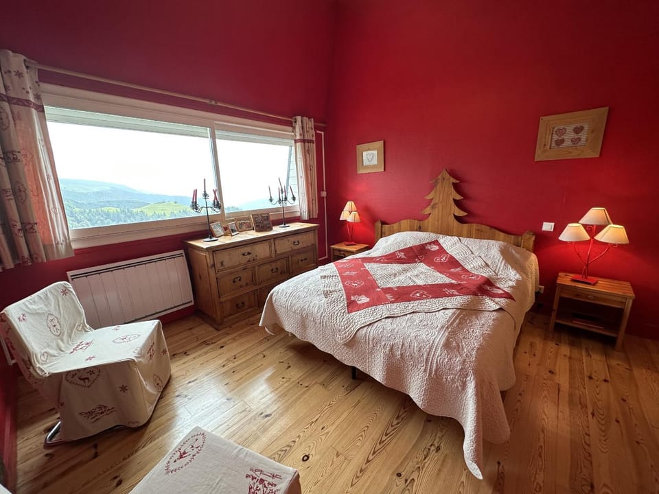 Bed, Photo of the whole room, Bedroom