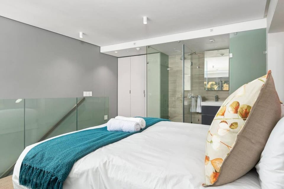 Stylish 1Bed Secure Panoramic Mountain Views Apartment in Cape Town