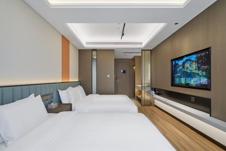 Bed, TV and multimedia, heating