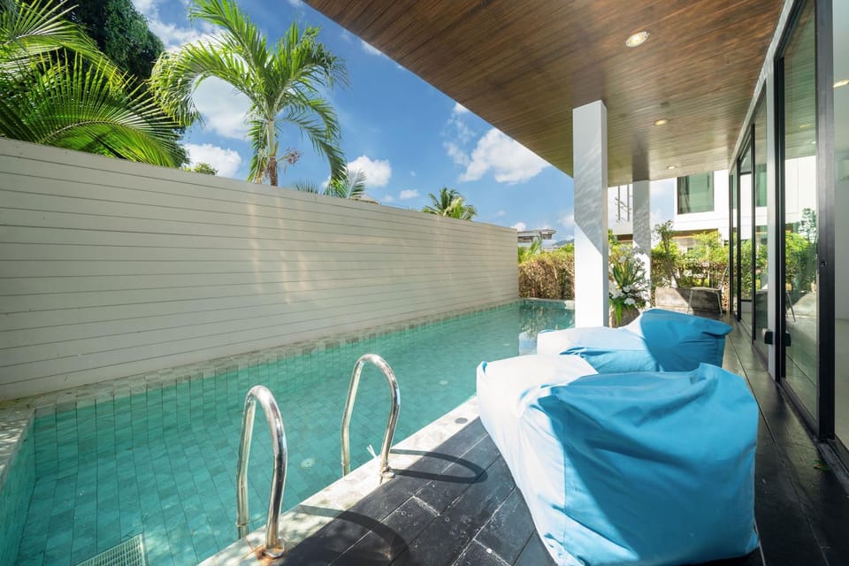 Patio, Day, Balcony/Terrace, Pool view, Swimming pool, sunbed