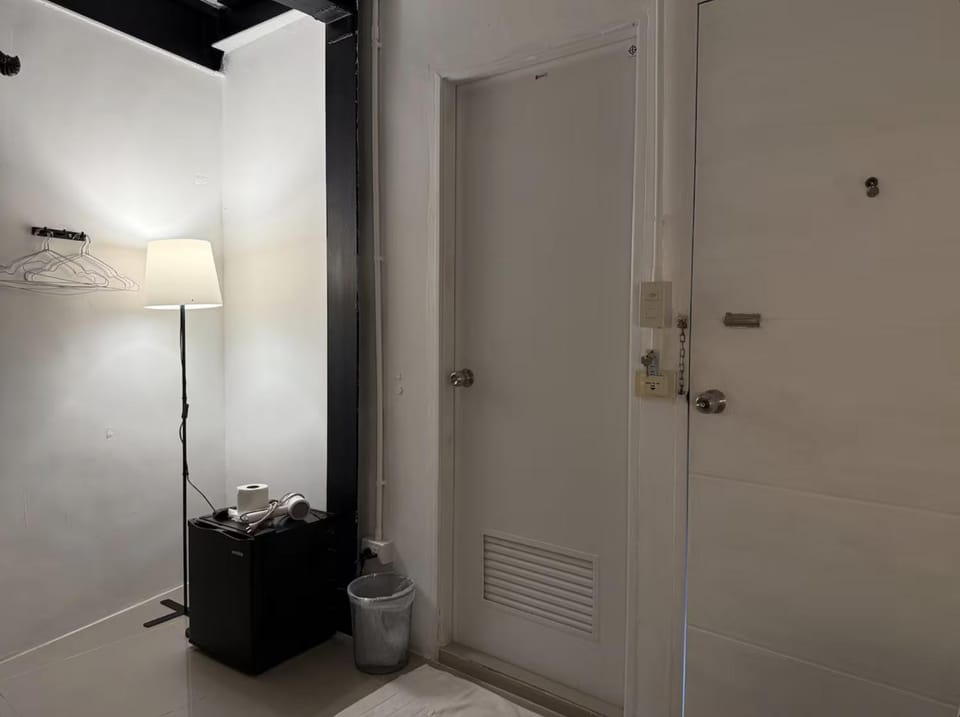 Flow Stay Koh Samet 1F流宿沙美島 Max 2 ppl, private bathroom 5 mins walk to pier and everywhere 雙人房 私人衛浴 碼頭5分鐘 鬧中取靜 Vacation rental in Phe