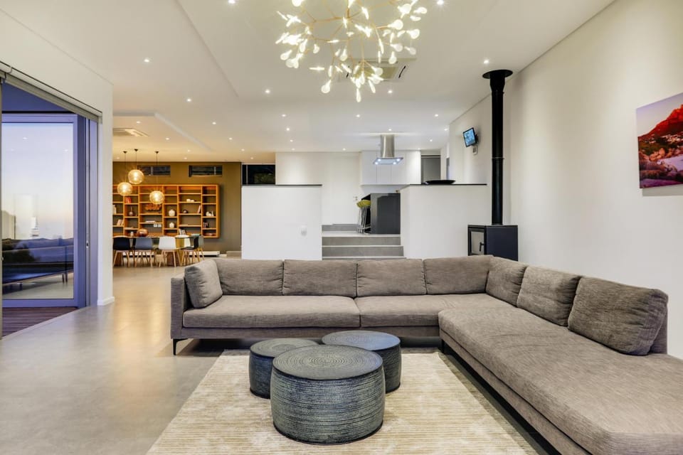 Kitchen or kitchenette, Living room, Seating area