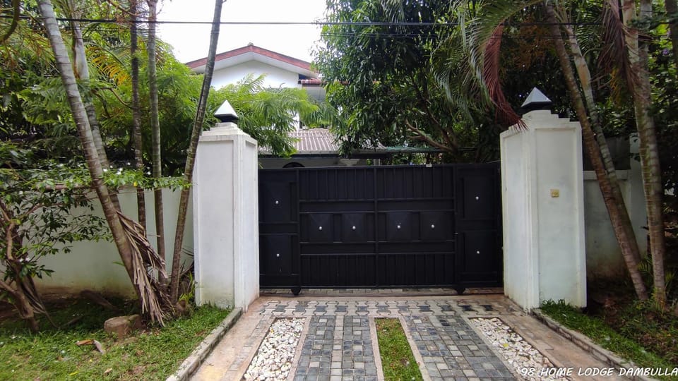 Facade/entrance