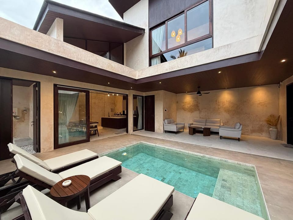 Living room, Pool view, sunbed