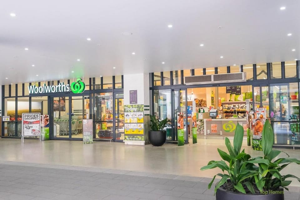 Mascot Airport Convenient Home with Double Parking Space Apartment in Mascot