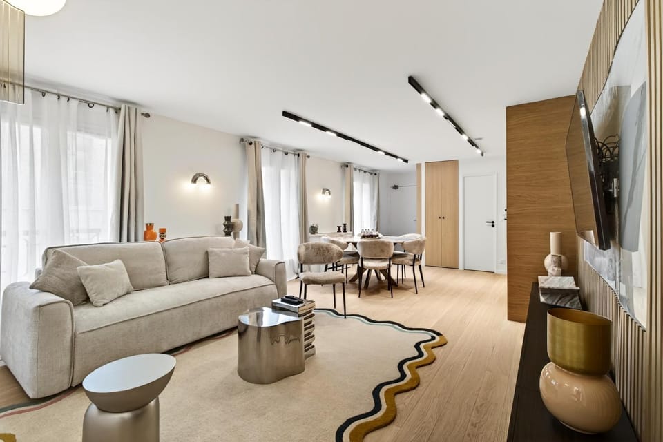 31 Flat 8 person St Lazare Galerie LaFayette Paris 8th Apartment in Paris