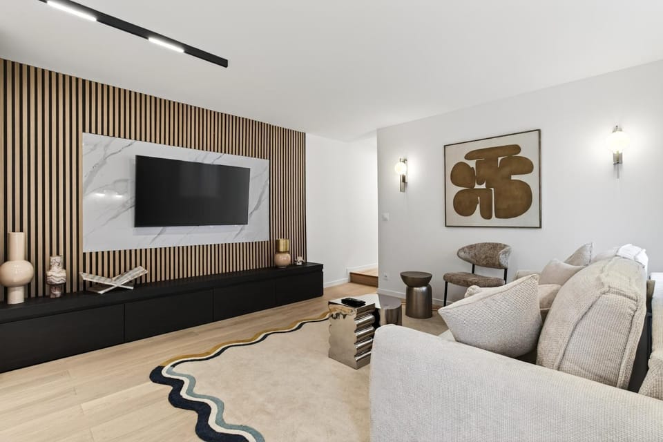 31 Flat 8 person St Lazare Galerie LaFayette Paris 8th Apartment in Paris