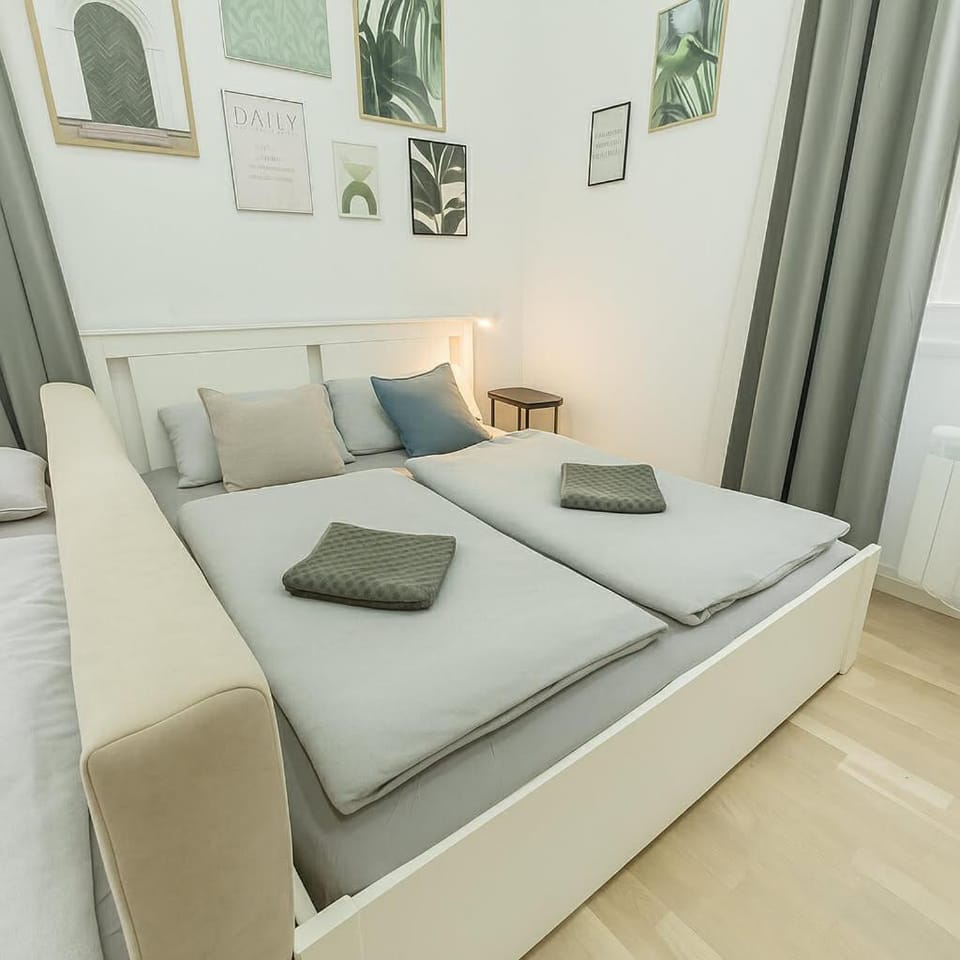 2BR Apartment - Prague 1 - Elevator - Self Check-in Apartment in Prague