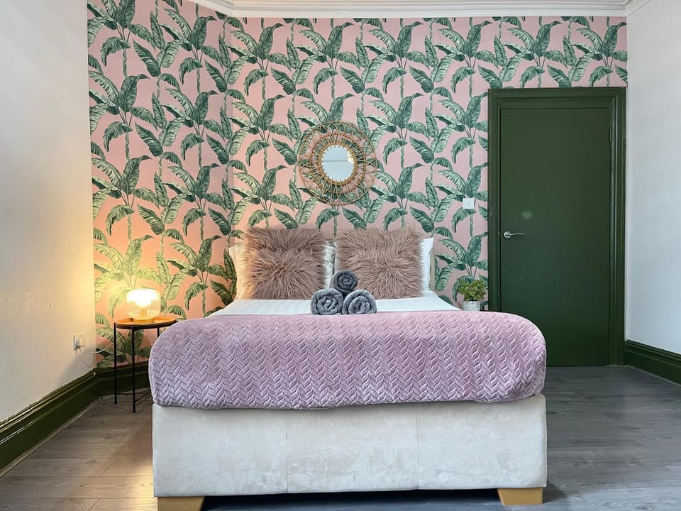 Bed, Decorative detail, Bedroom, towels
