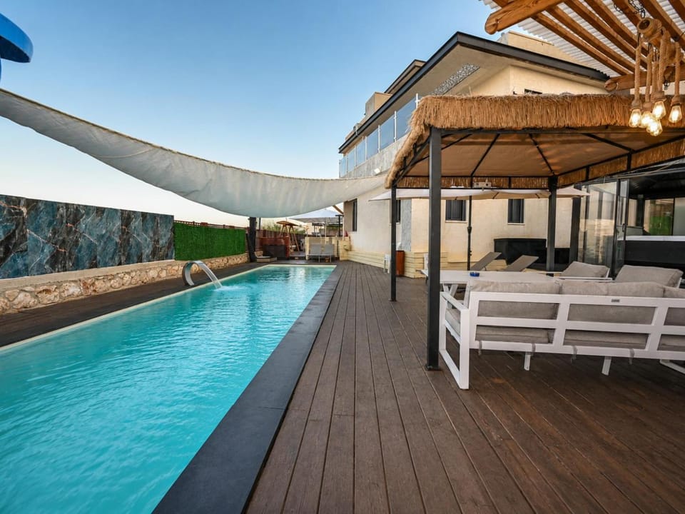 Pool view, Swimming pool, sunbed