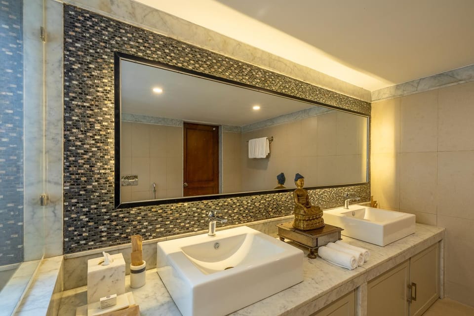 Bathroom, towels