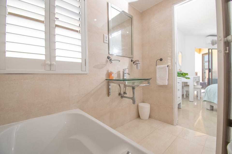 Hot Tub, Bathroom, Bath, towels