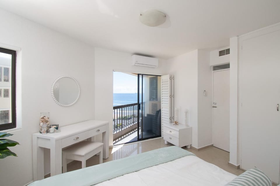 Bed, Natural landscape, Photo of the whole room, Bedroom, Sea view, hair dresser, wardrobe