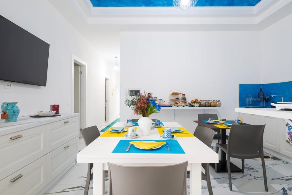Property building, Kitchen or kitchenette, Living room