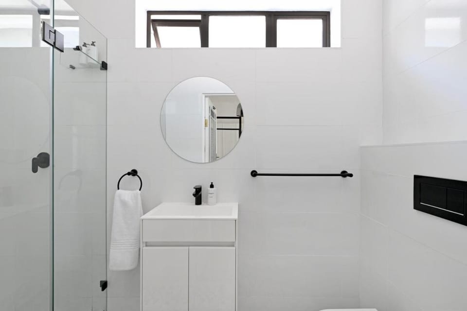 Three Bedroom Home Tranquil and Elegant House in Cape Town