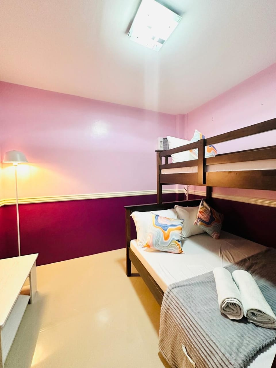 Yellow Townhouse near IT Park with WiFi and Washer Apartment in Cebu City