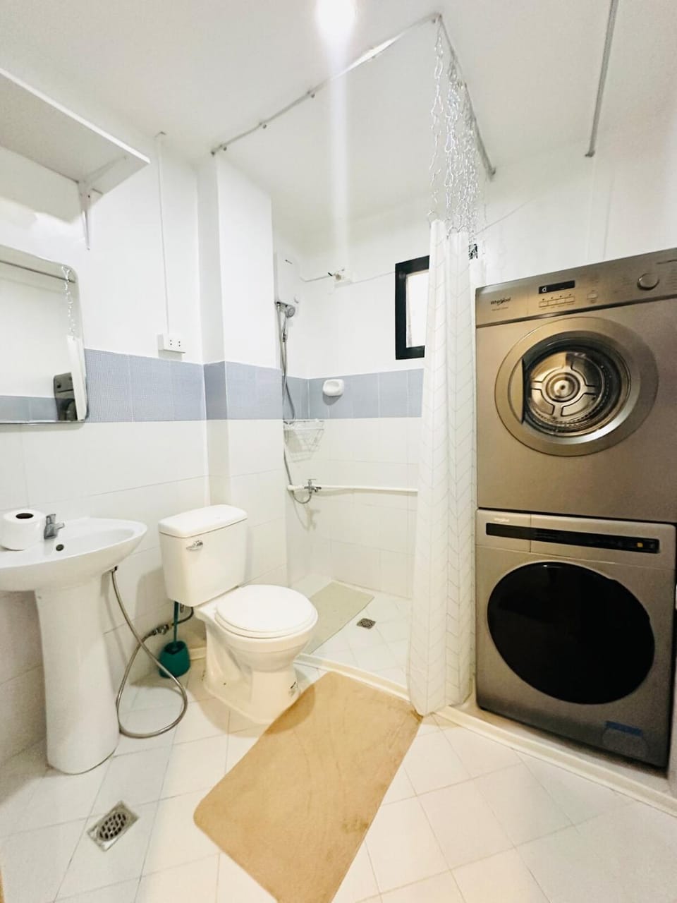 Yellow Townhouse near IT Park with WiFi and Washer Apartment in Cebu City