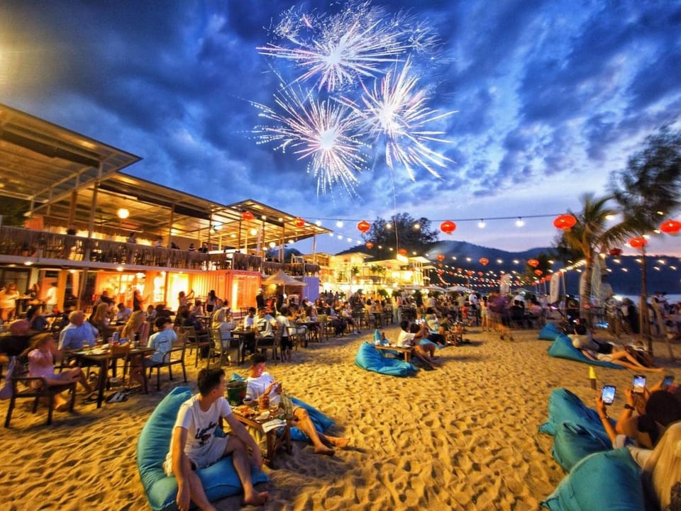 Restaurant/places to eat, Night, Nightclub / DJ, Beach, Evening entertainment, Sea view, Entertainment