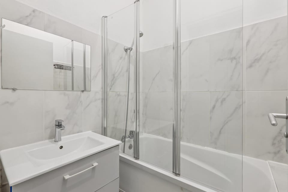 Shower, Bathroom, Bath, towels