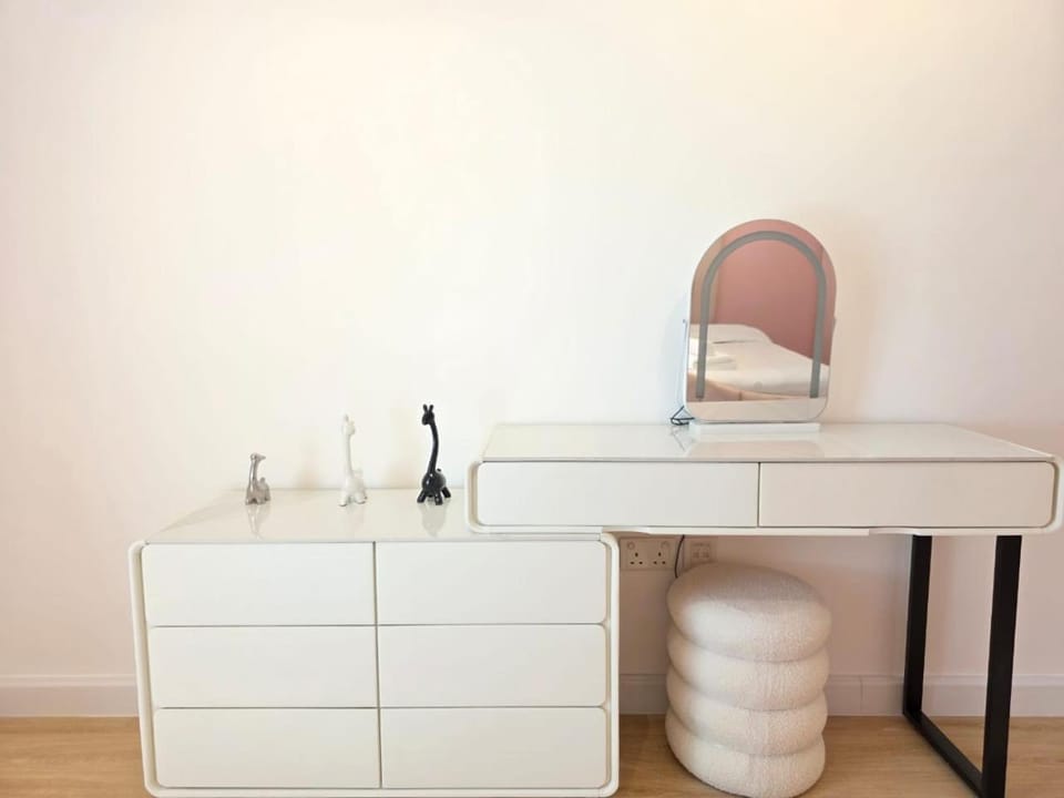 Bedroom, wardrobe