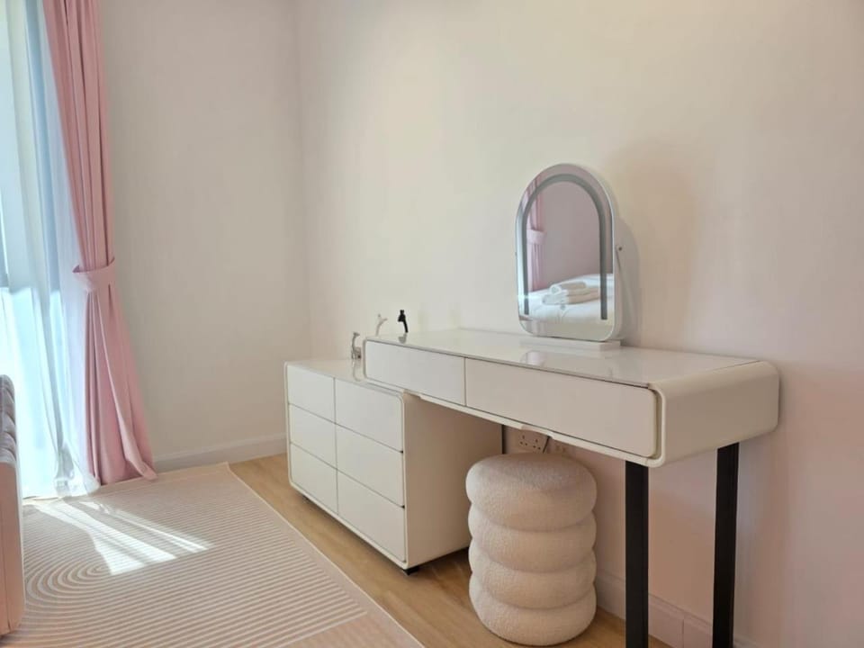 Bedroom, wardrobe