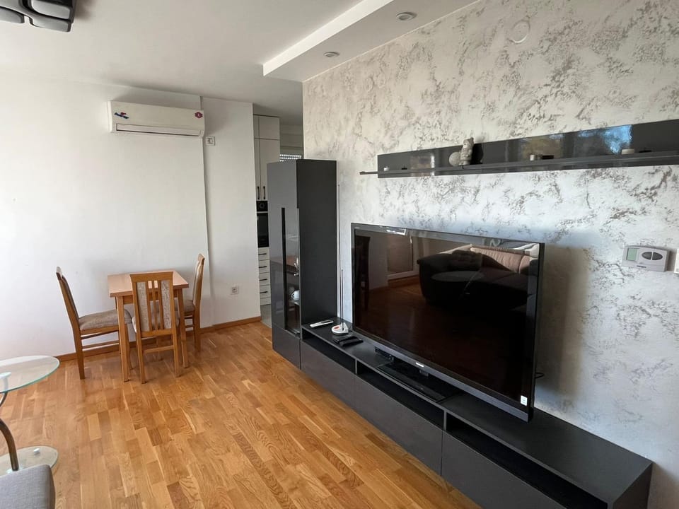 TV and multimedia, Dining area, air conditioner