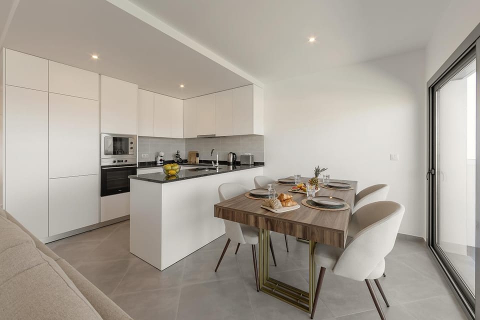 Dining area, kitchen