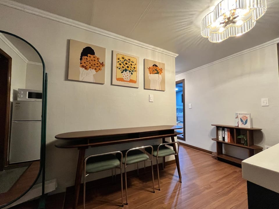 Kitchen or kitchenette, Living room, Dining area