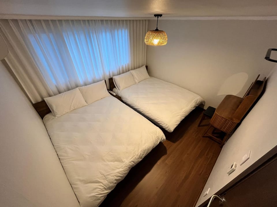 Bed, Bedroom, air conditioner
